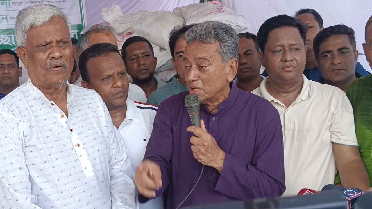 আগামী দিনের রাজনীতি ভিন্ন রকম হবে বলে মন্তব্য করেছেন বিএনপি নেতা আমীর খসরু মাহমুদ।