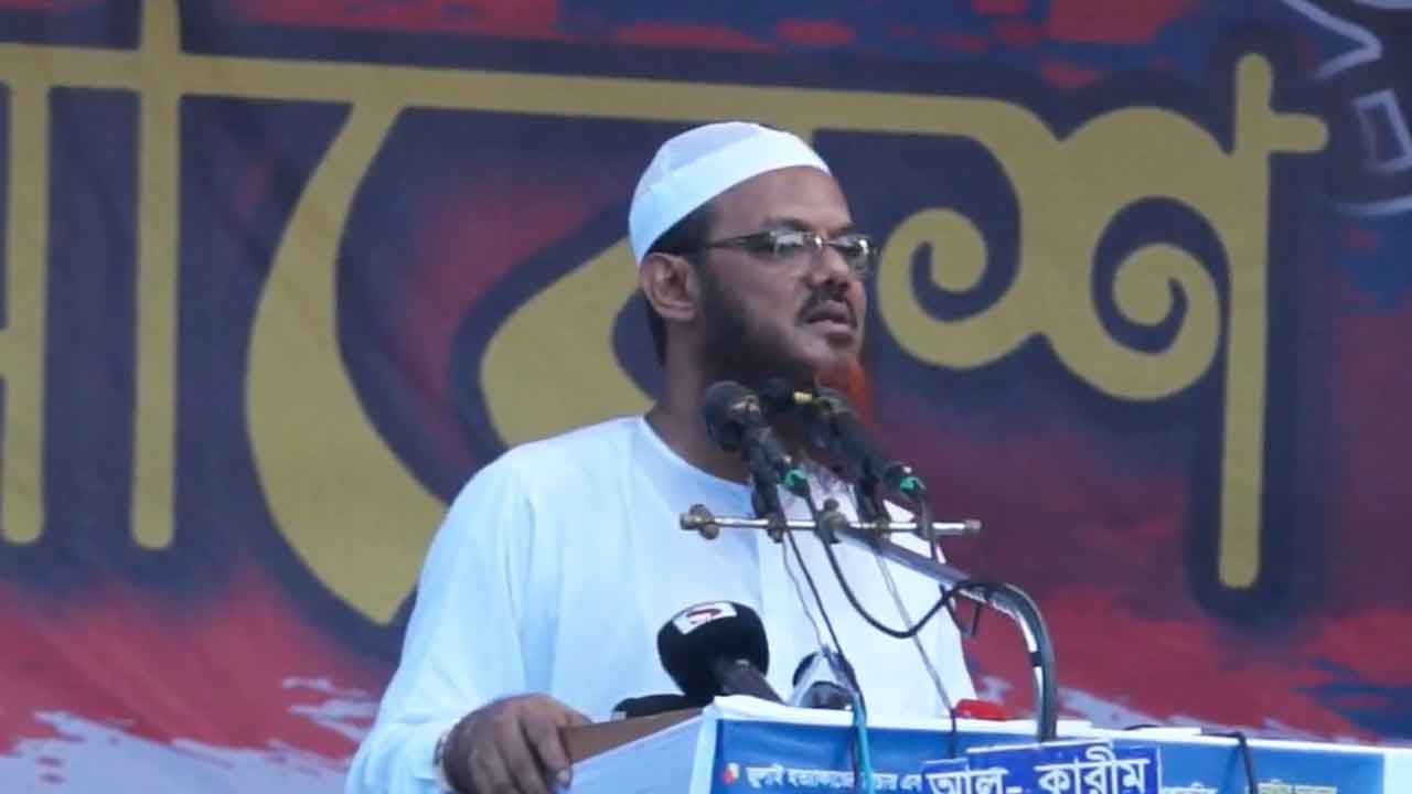 নরসিংদীর মাধবদী এসপি ইনস্টিটিউট মাঠে মুফতি সৈয়দ মুহাম্মাদ ফয়জুল করীম