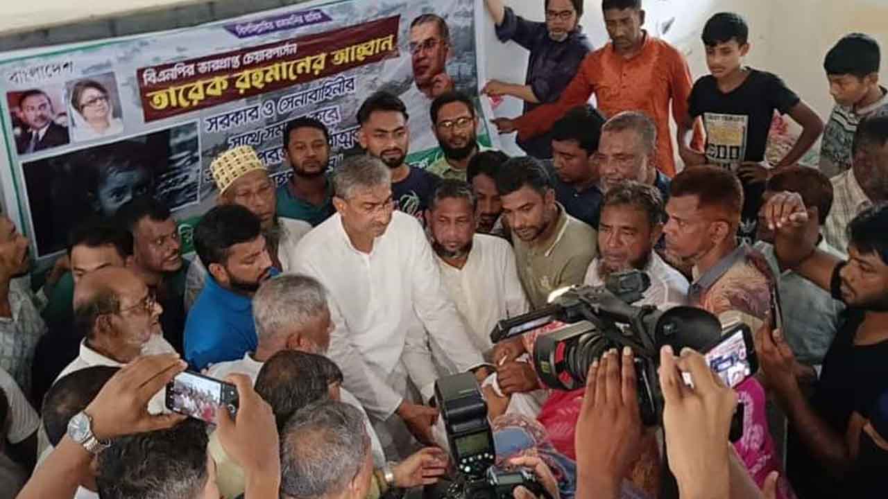 লক্ষ্মীপুর বন্যার্তদের মাঝে ত্রাণ বিতরণ করেন শহীদ উদ্দিন চৌধুরী এ্যানি
