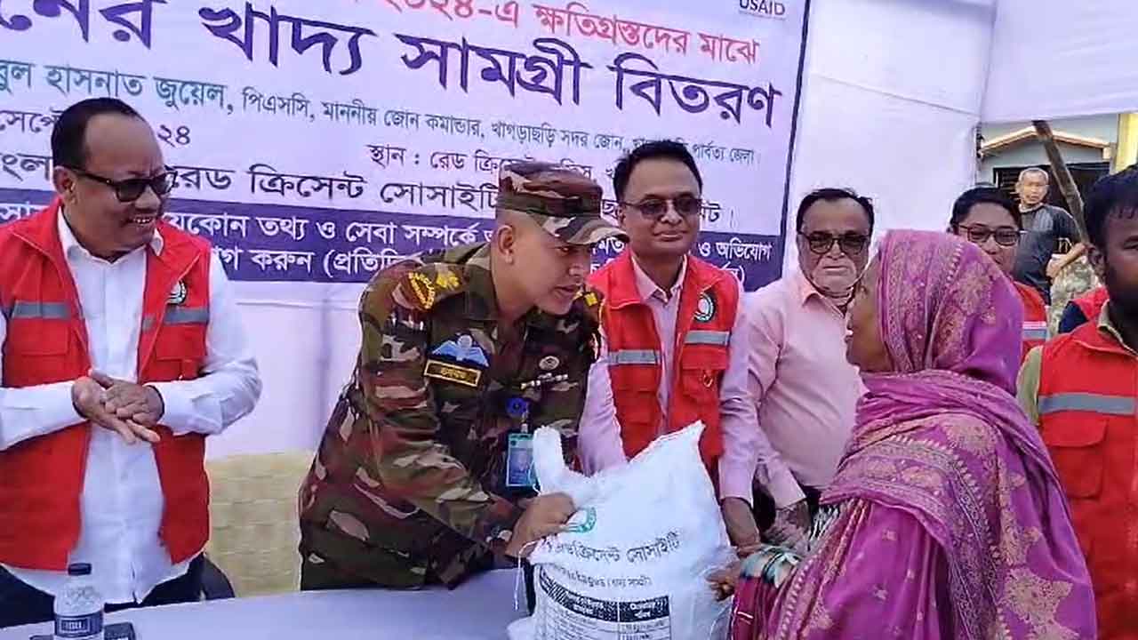 খাগড়াছড়িতে হাজার পরিবারকে ত্রাণসামগ্রী বিতরণ রেড ক্রিসেন্টের&nbsp;