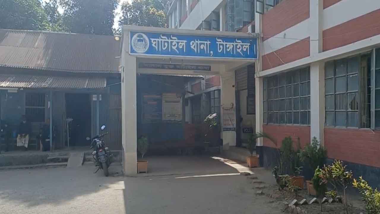 ঘাটাইলে পৃথক দুটি স্থান থেকে দুই জনের মরদেহ উদ্ধার করেছে পুলিশ।