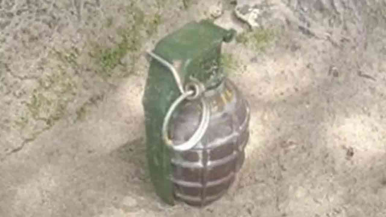 টেকনাফে জেলের জালে মিলল হ্যান্ড গ্রেনেড