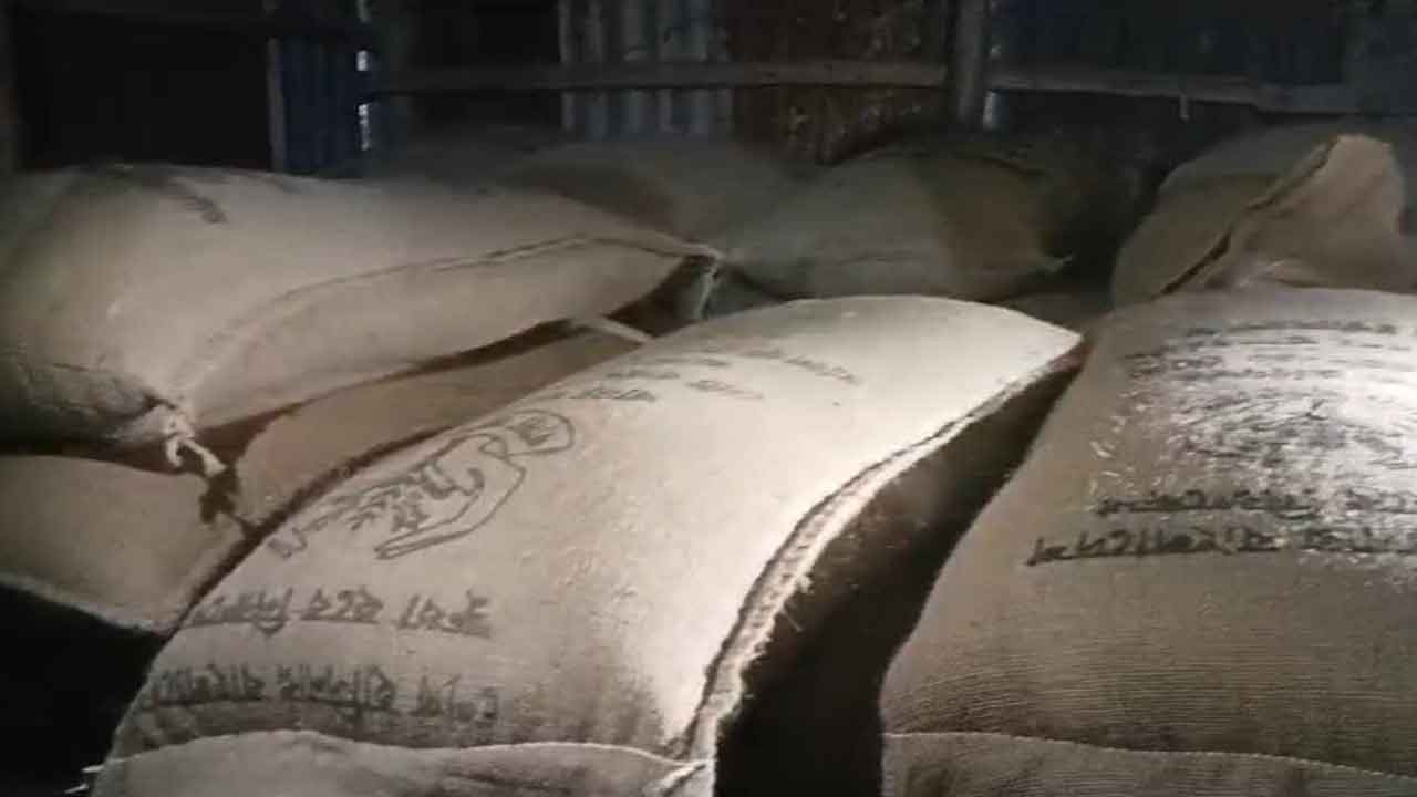 সুন্দরগঞ্জে ত্রাণের ১০০ বস্তা চাল সিলগালা