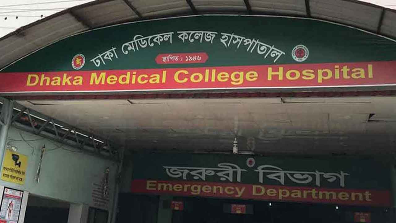 সায়েন্সল্যাবে সংঘর্ষ, ঢামেকে আহত ১৫ শিক্ষার্থী