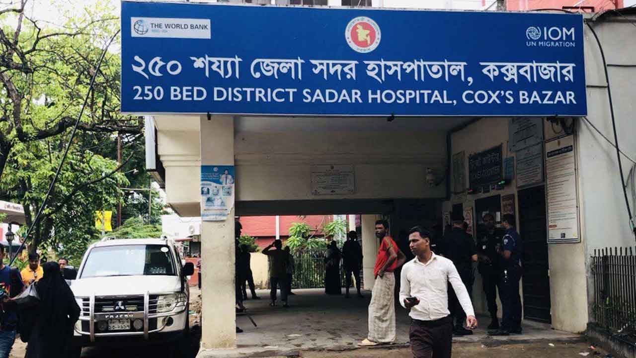 চিকিৎসককে মারধরের ঘটনায় কমপ্লিট শাটডাউন কর্মসূচি দেয় চিকিৎসকসহ নার্স, কর্মকর্তা-কর্মচারীরা।