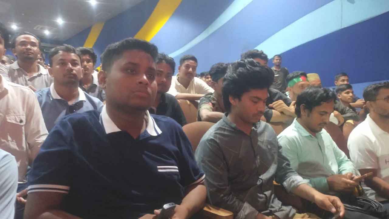 কক্সবাজারে সমন্বয়ক হাসনাত আব্দুল্লাহর মুঠোফোন চুরি