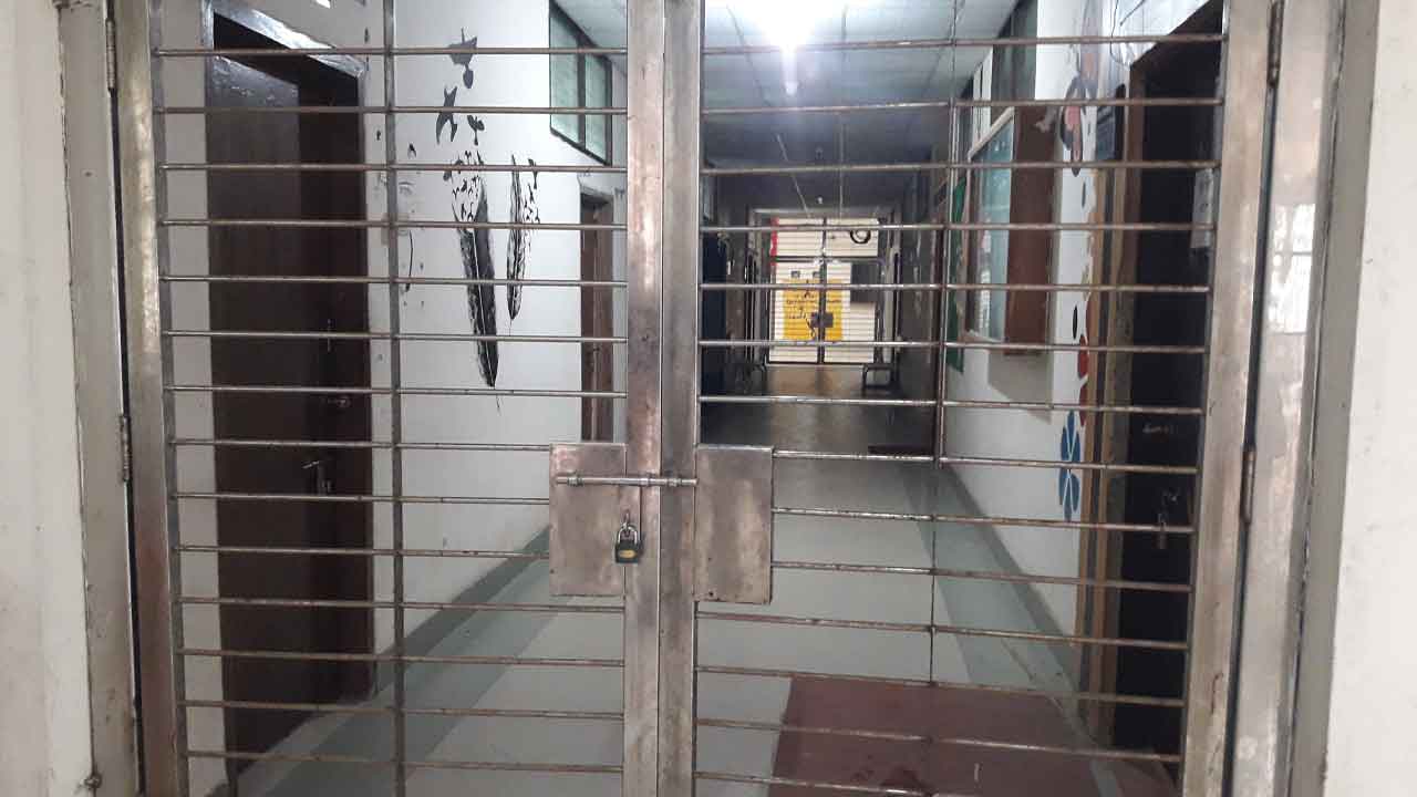 চলছে নোয়াখালী মেডিকেল কলেজে &lsquo;কমপ্লিট শাটডাউন&rsquo;