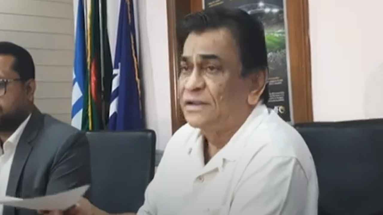 বাফুফের নির্বাচন করবেন না সালাউদ্দিন