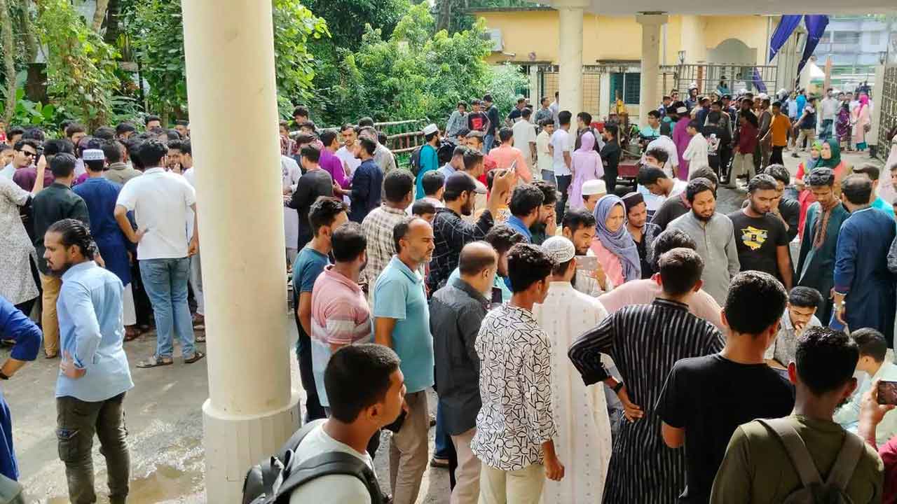 বৈষম্যবিরোধী ছাত্র আন্দোলনের দুই গ্রুপের মধ্যে হামলা