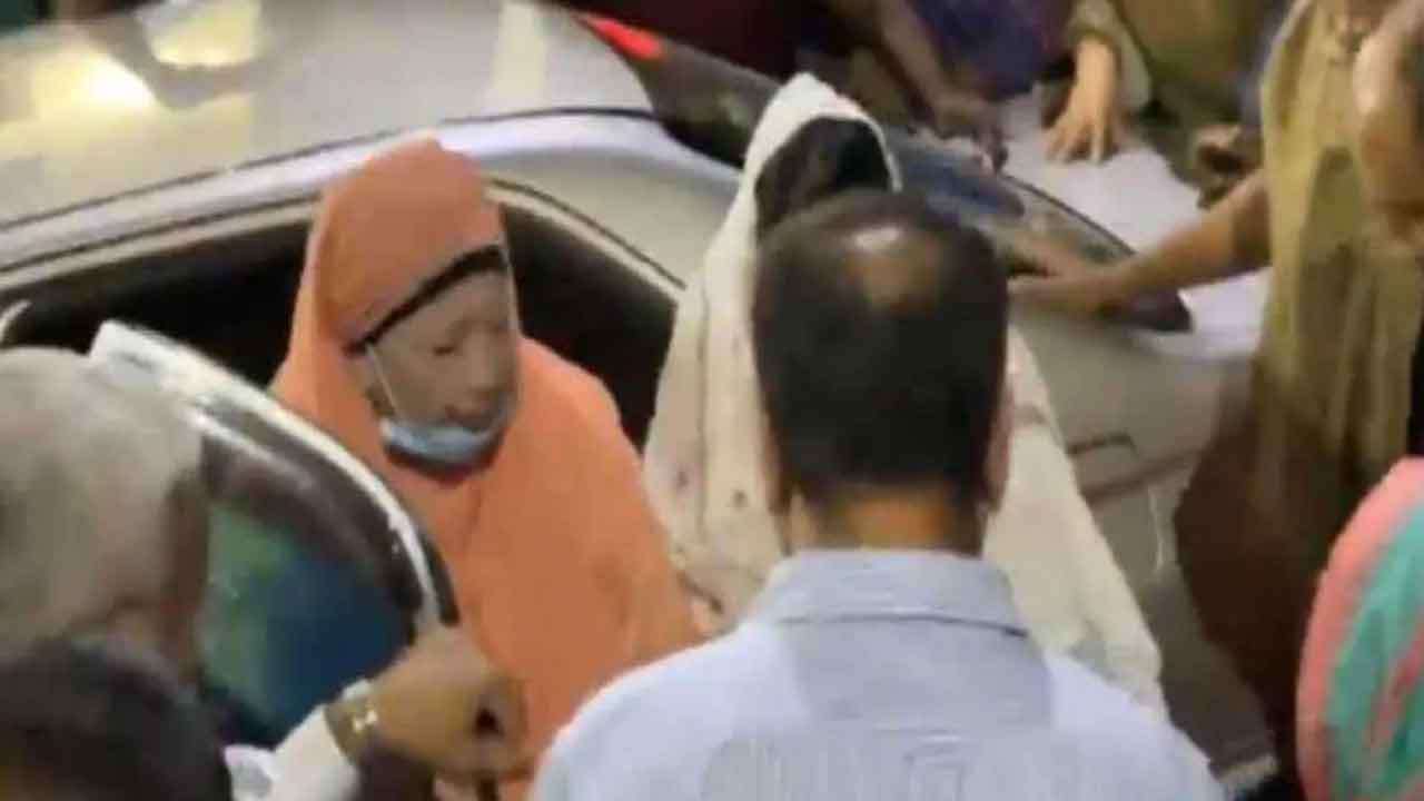 হাসপাতাল থেকে ফিরোজায় খালেদা জিয়া