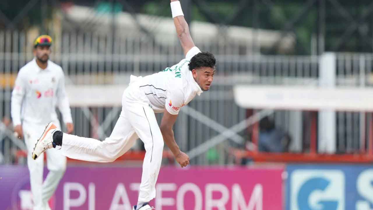 দিনের শুরুতেই তাসকিনের আঘাত