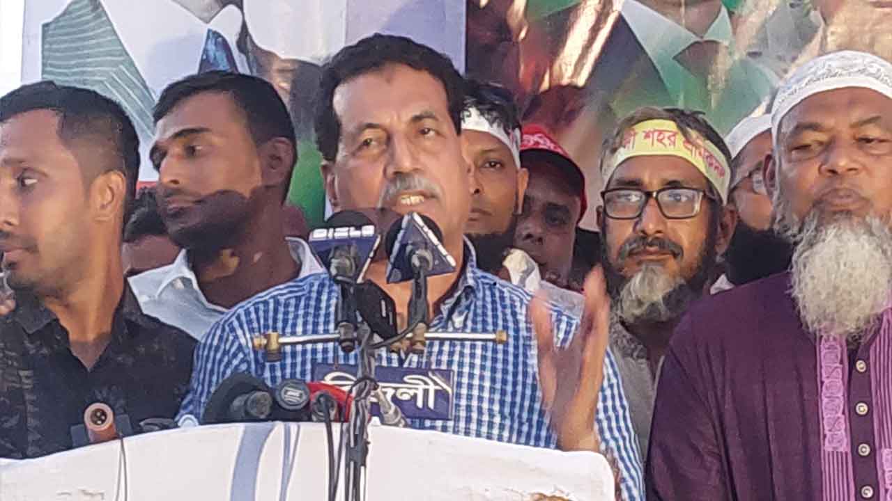 নরসিংদী জেলার শাখার শ্রমিক সমাবেশে প্রধান অতিথির বক্তব্য রাখেন খায়রুল কবির খোকন।