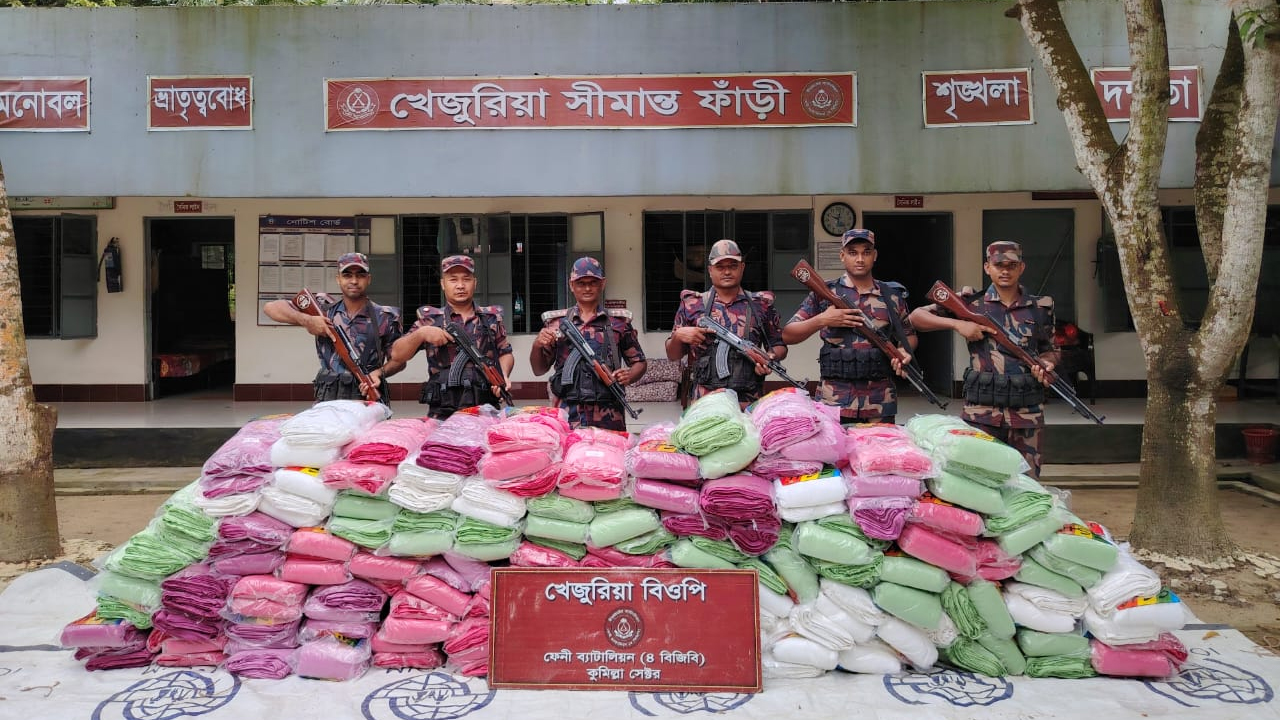ফেনীতে কোটি টাকার ভারতীয় থান কাপড় জব্দ