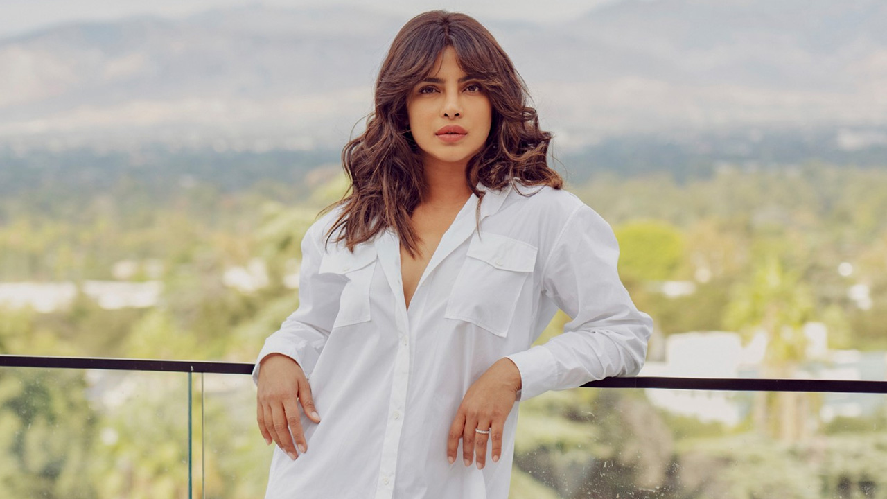 হঠাৎ কেঁদে ফেললেন প্রিয়াঙ্কা