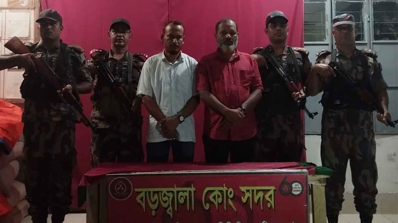 বৃহস্পতিবার (২৬ সেপ্টেম্বর) নিশ্চিন্তপুর সীমান্ত এলাকা থেকে তাকে গ্রেপ্তার করা হয়