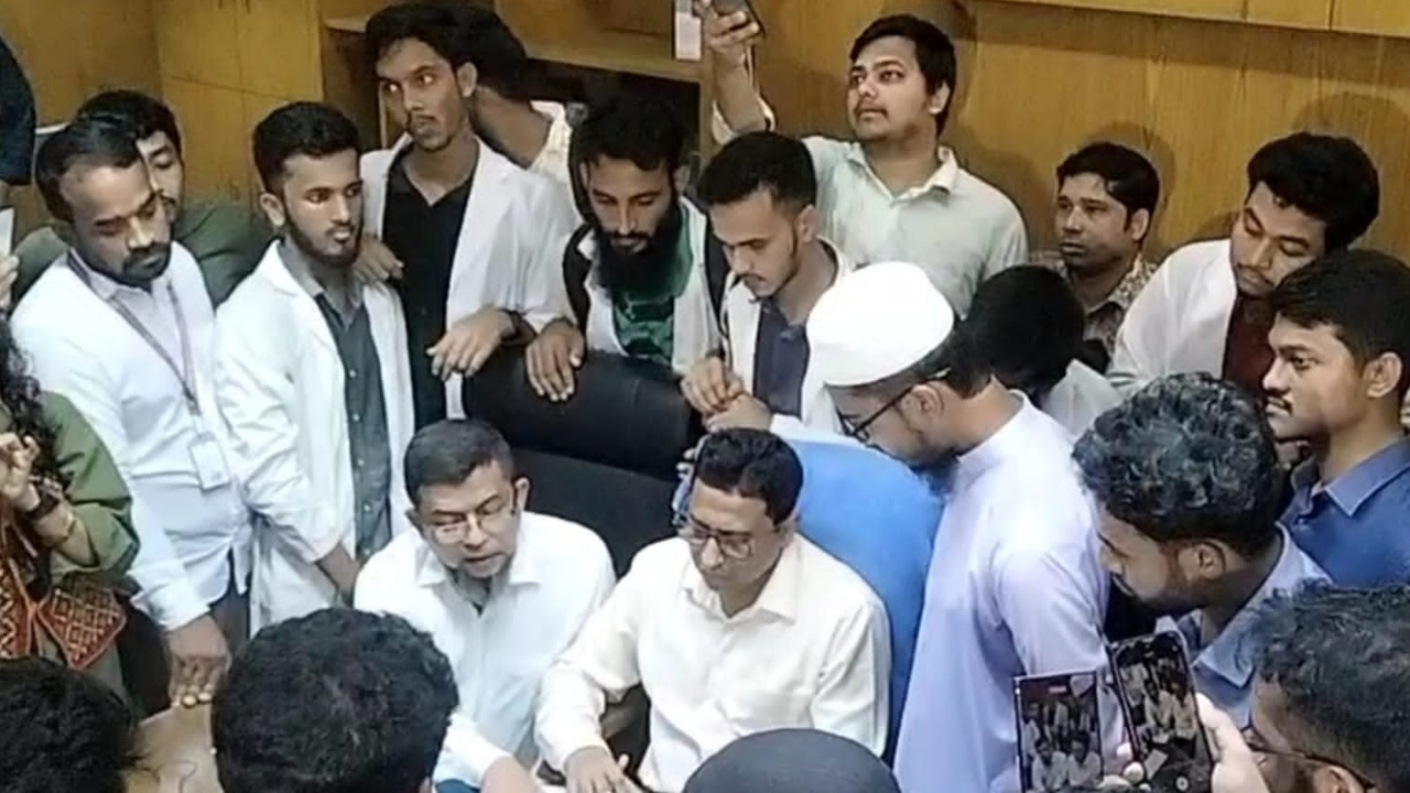 তোপের মুখে পদত্যাগ পত্রে স্বাক্ষর করলেন শেবাচিম পরিচালক