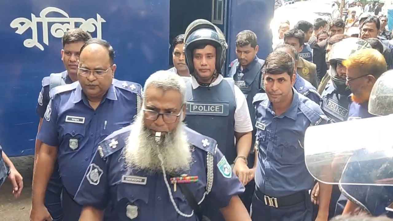 ঠাকুরগাঁও-২ আসনের সাবেক সংসদ সদস্য মাজহারুল ইসলাম সুজনকে কারাগারে পাঠিয়েছেন আদালত।