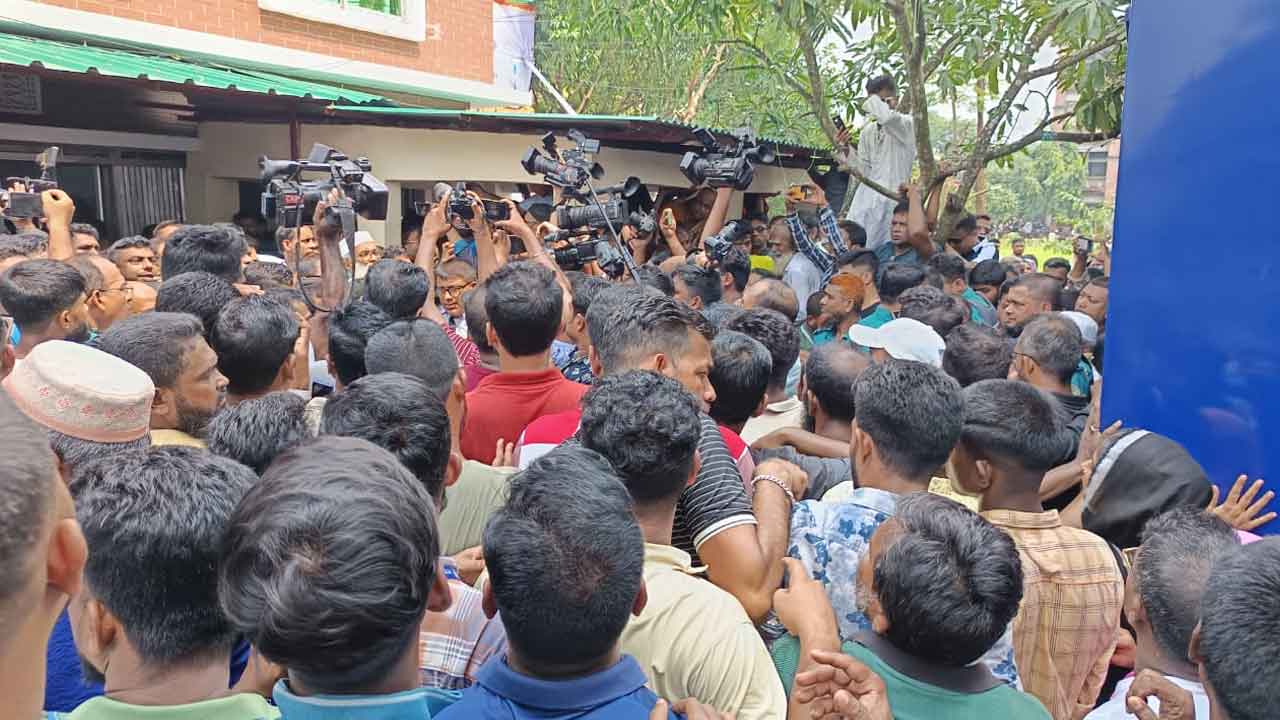 বরিশালে সাবেক ৮ কাউন্সিলরসহ ২০ জন জেল হাজতে