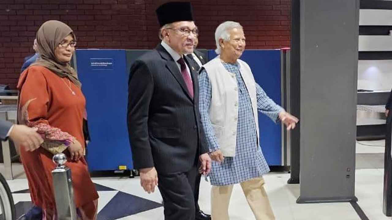 ঢাকা ছেড়েছেন মালয়েশিয়ার প্রধানমন্ত্রী