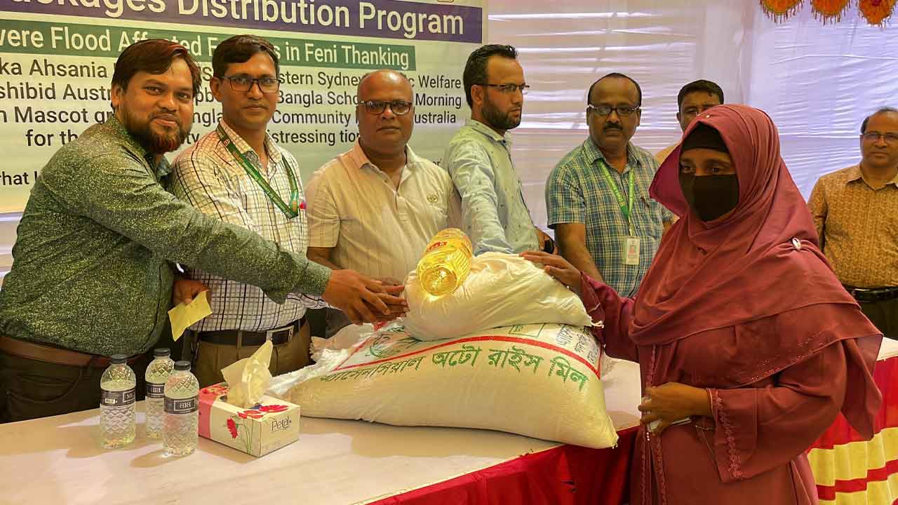 ফেনীতে বন্যায় ক্ষতিগ্রস্থ ২৫০ পরিবার পেলো খাদ্য সহায়তা