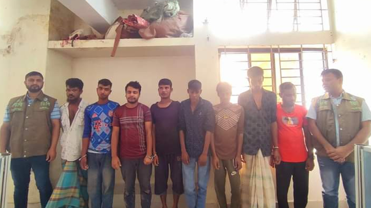 গাইবান্ধায় ৮ জুয়াড়ি আটক