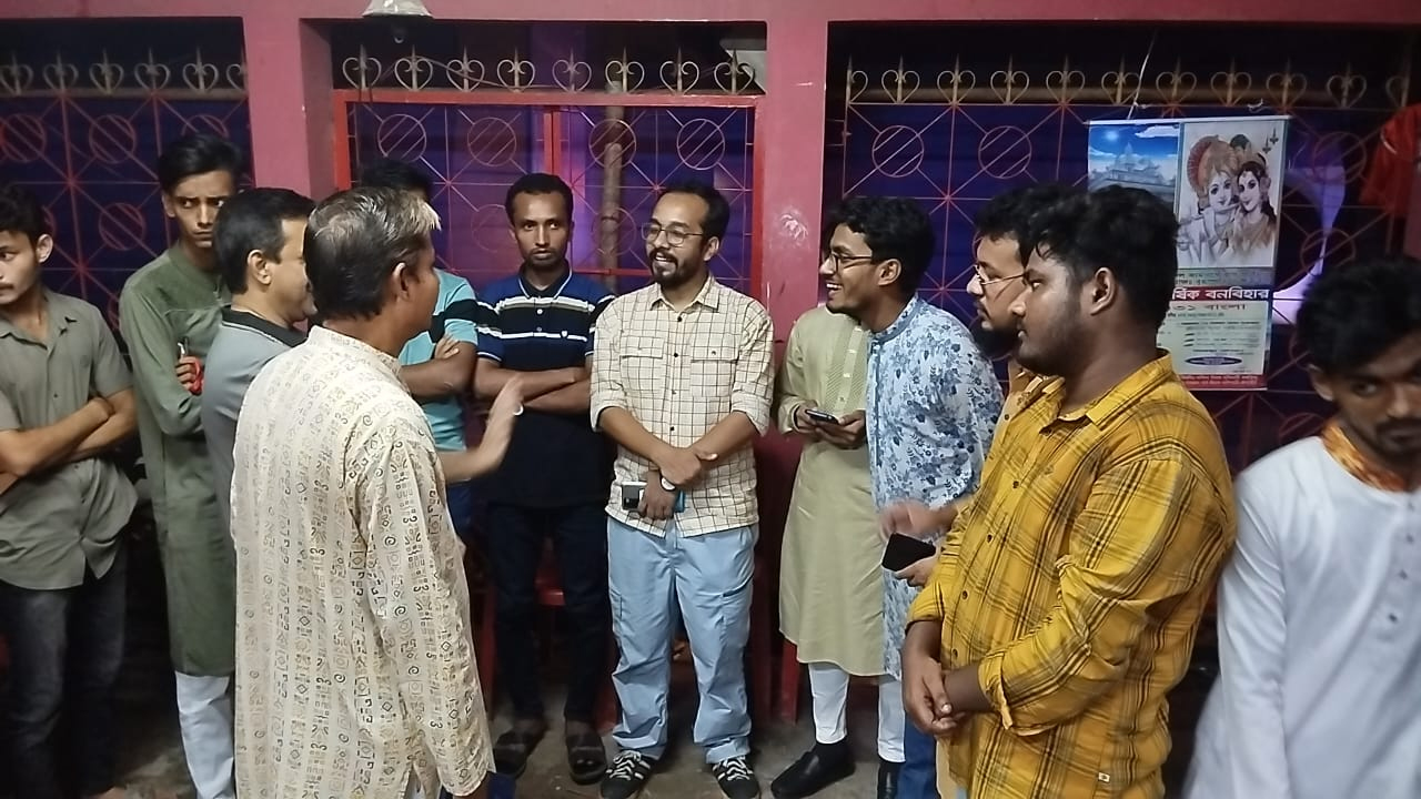 পূজামণ্ডপ পরিদর্শন করেন বৈষম্যবিরোধী ছাত্র আন্দোলনের শিক্ষার্থীরা
