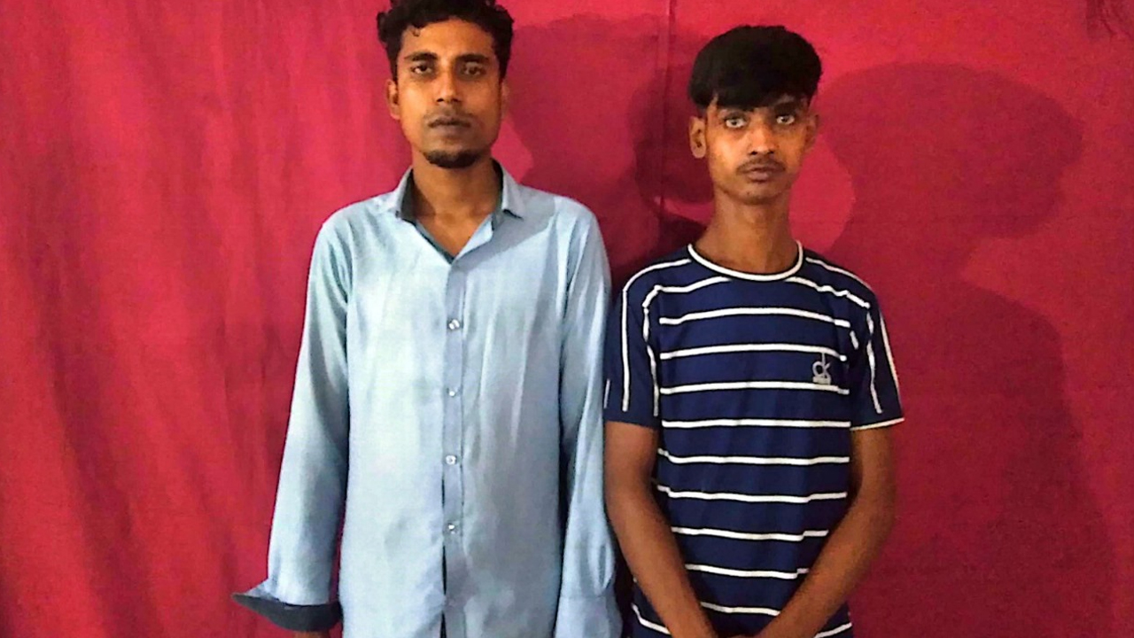 আখাউড়া সীমান্তে দুই ভারতীয় নাগরিক আটক