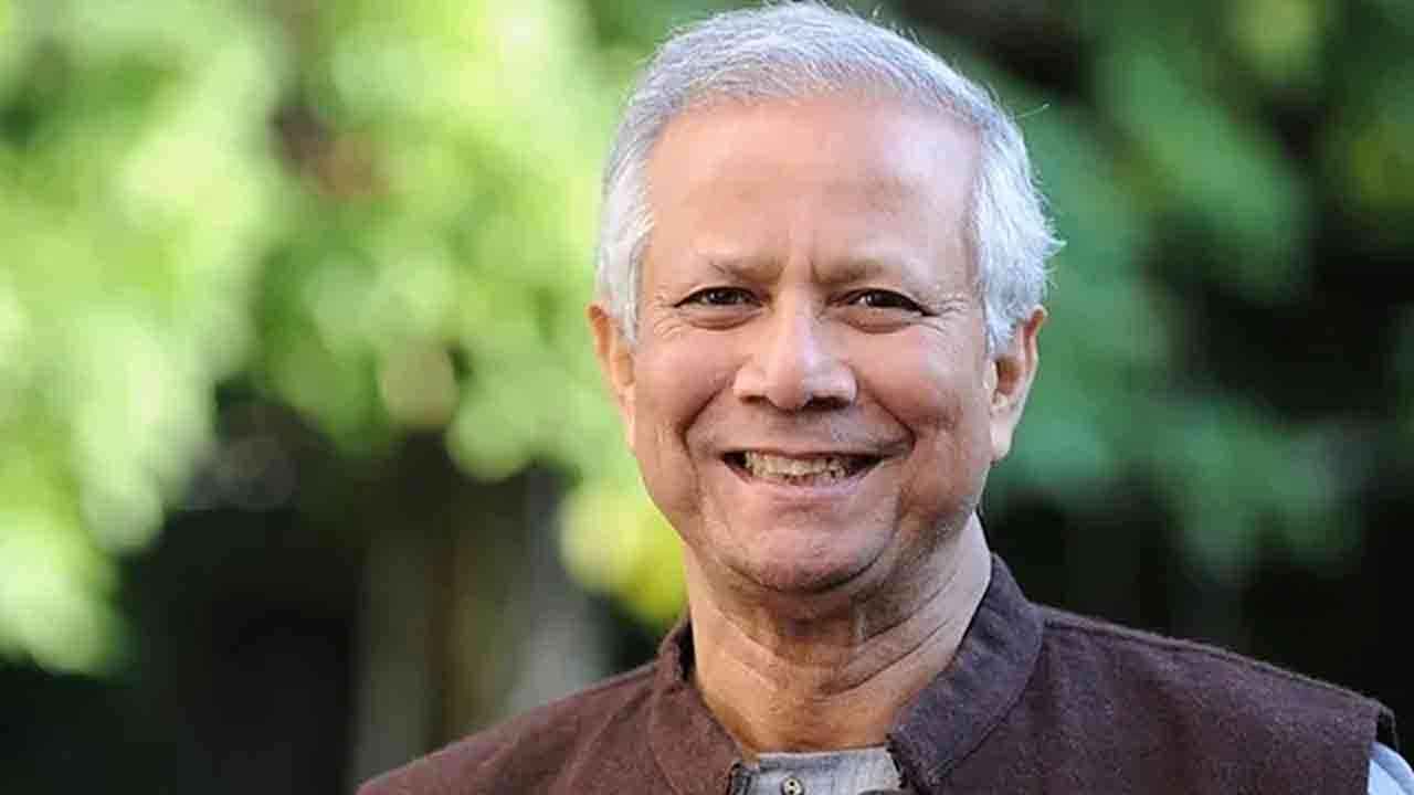 ঢাকেশ্বরী মন্দিরে ড. ইউনূস