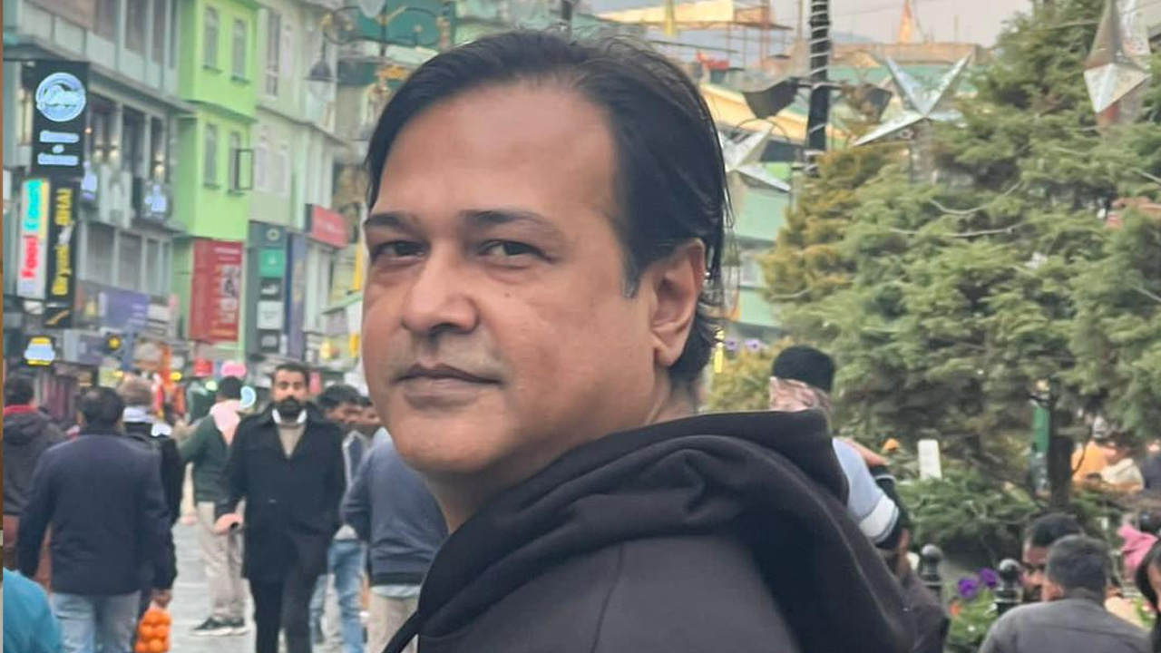 মা-বাবাকে নিয়ে আসিফ আকবরের আবেগঘন পোস্ট &nbsp;