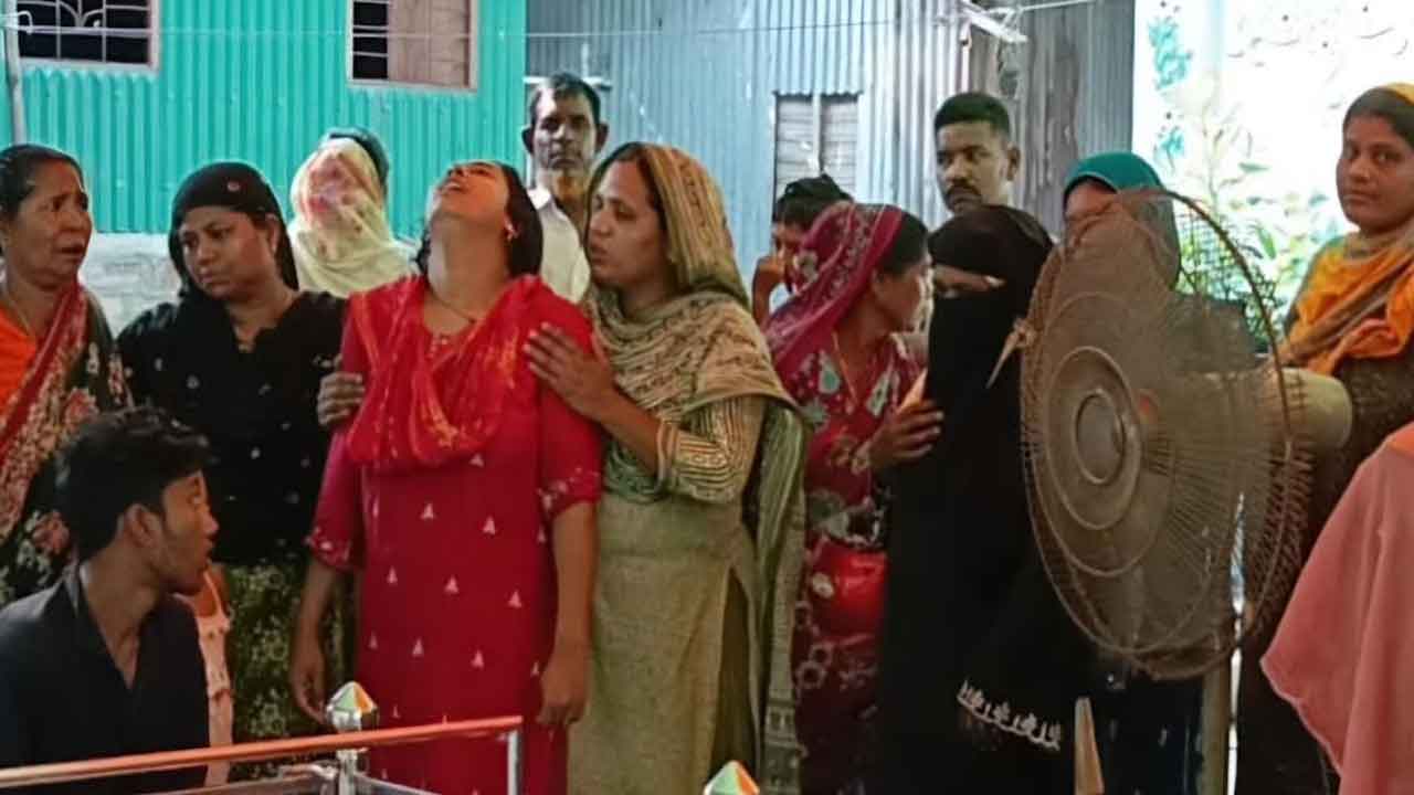 মানিকগঞ্জ পৌরসভার পৌলী এলাকায় এ ঘটনা ঘটে।