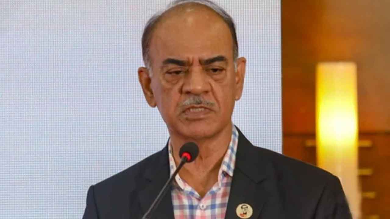 ২ দিনের রিমান্ডে সাবেক বিমানমন্ত্রী ফারুক খান