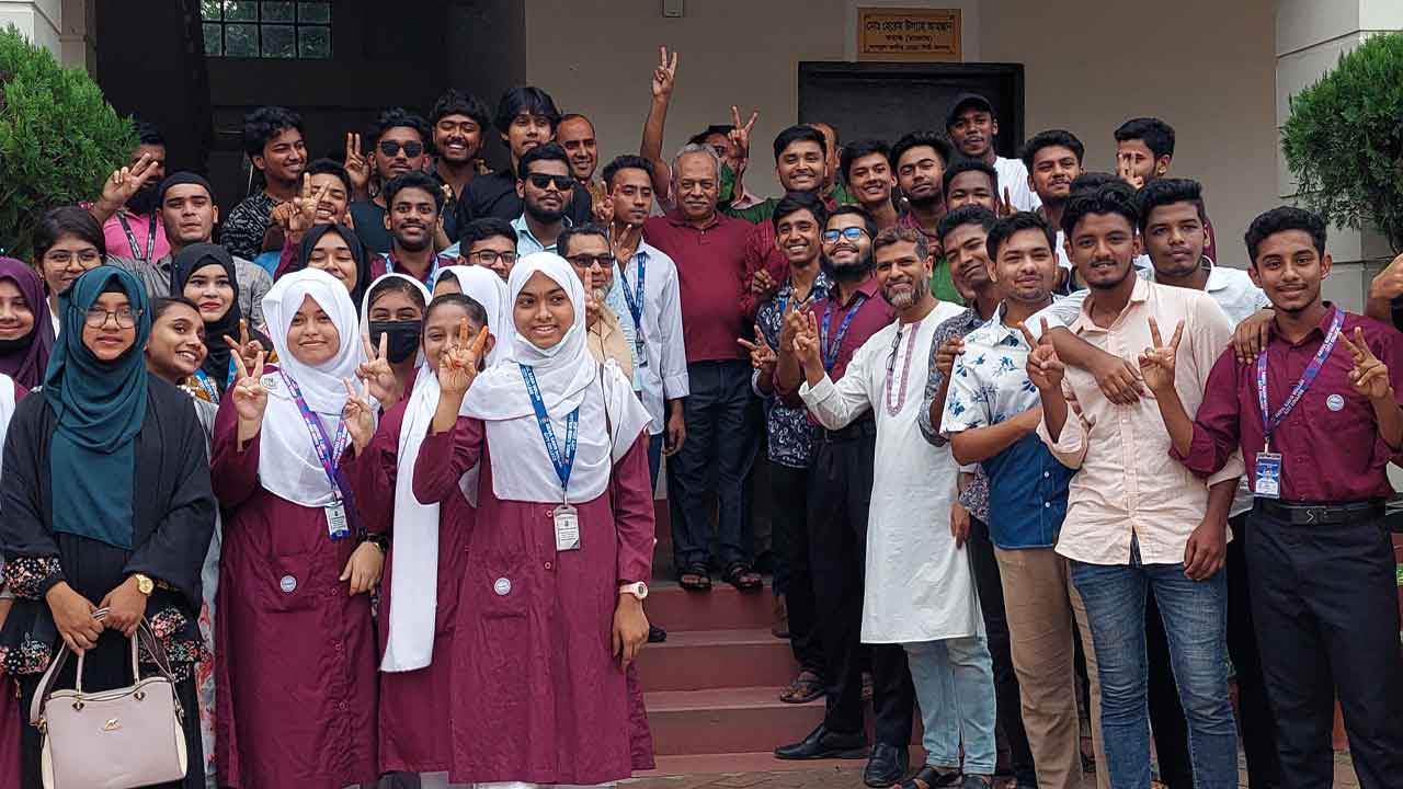 আবদুল কাদির মোল্লা সিটি কলেজের ফলাফল গণঅভ্যূথানে নিহত ও আহতদের উৎসর্গ