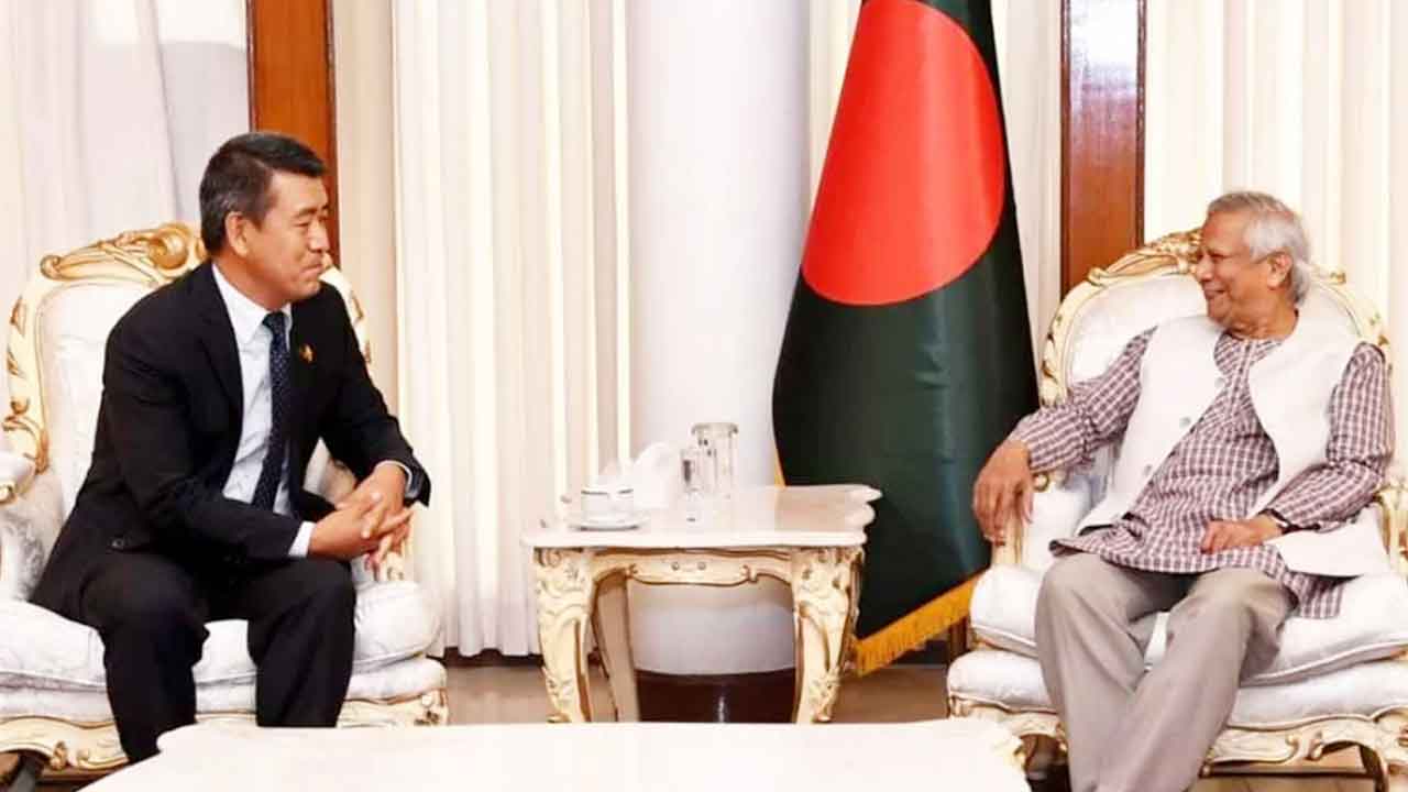প্রধান উপদেষ্টার সঙ্গে ভুটানের রাষ্ট্রদূতের সাক্ষাৎ