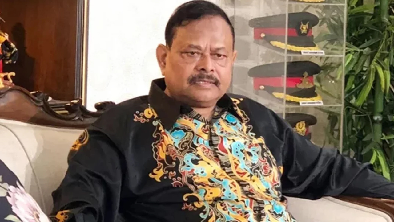 স্ত্রীসহ সাবেক সেনাপ্রধান আজিজের দেশত্যাগে নিষেধাজ্ঞা&nbsp;