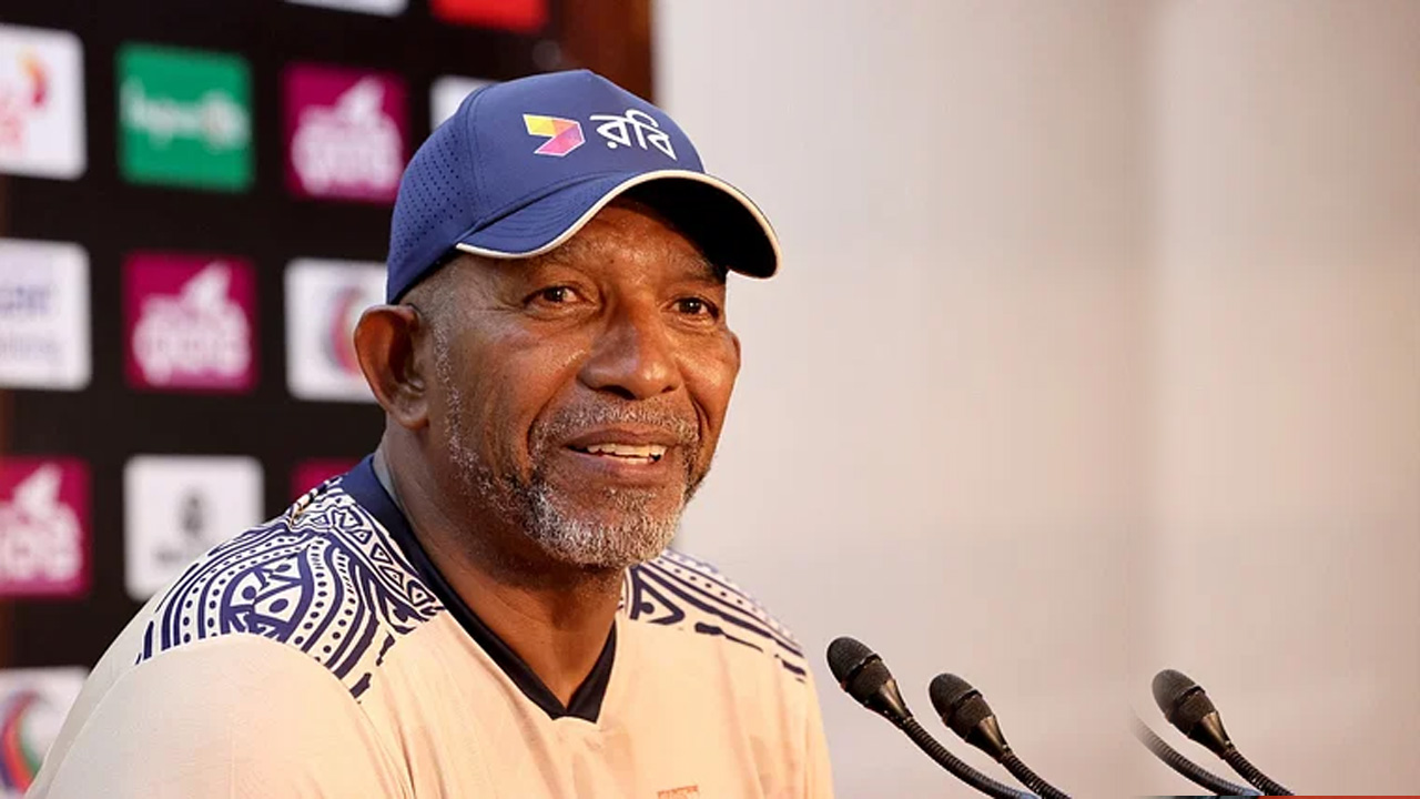 দায়িত্ব নিয়েই ফাইনালের স্বপ্ন দেখালেন সিমন্স