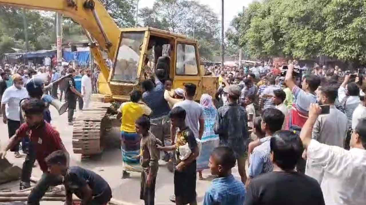 রেলওয়ের উচ্ছেদ অভিযানে হামলার শিকার কর্মকর্তারা