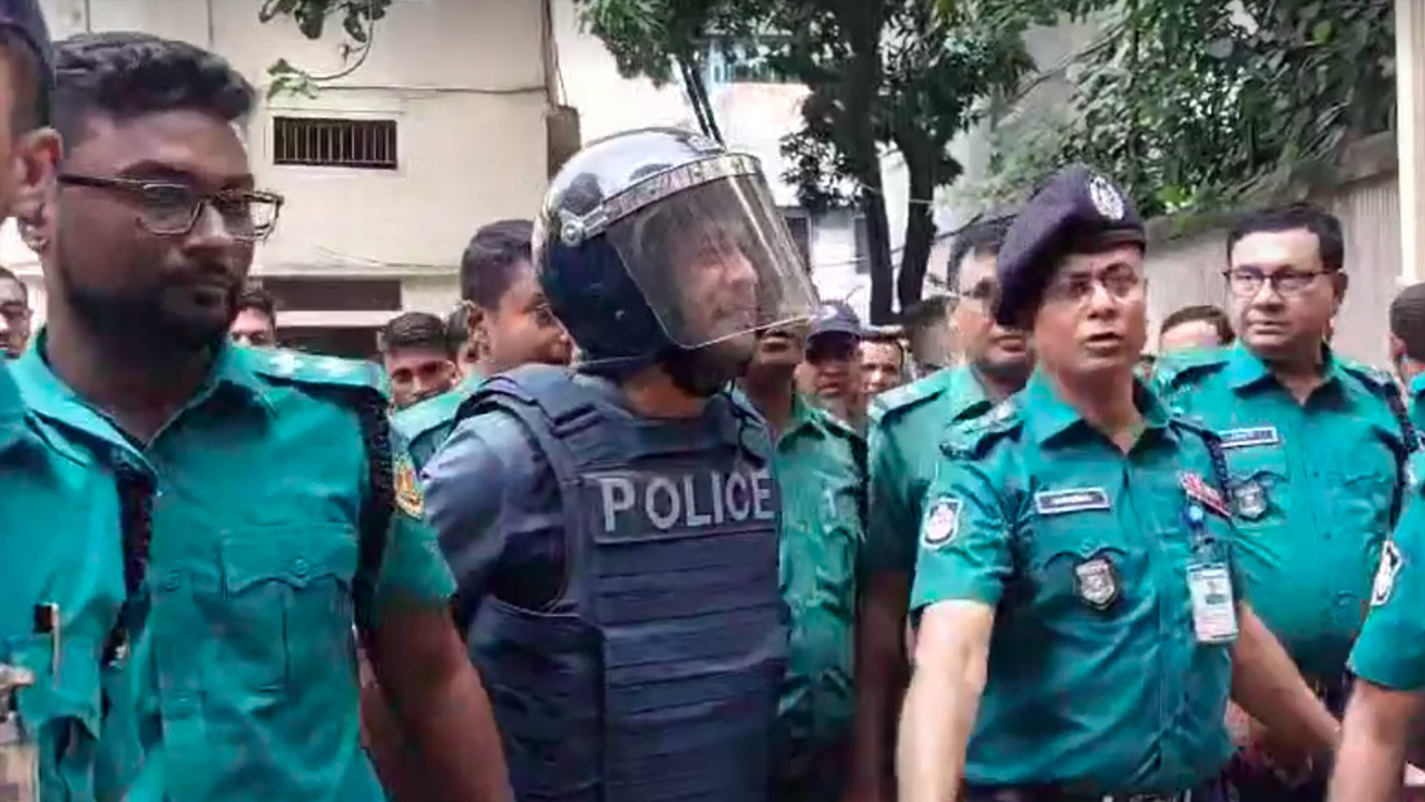আইনজীবীদের কাছে ক্ষমা চাইলেন ব্যারিস্টার সুমন