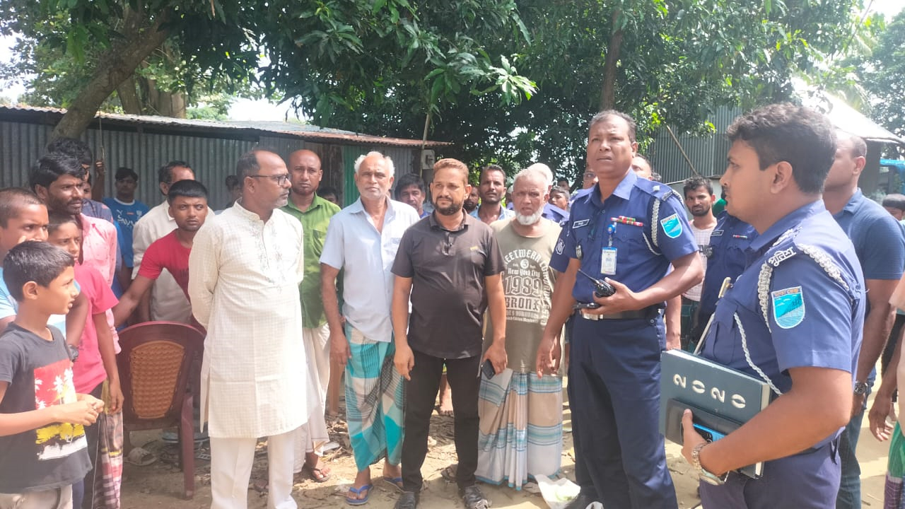 মুন্সীগঞ্জে কুখ্যাত নৌ ডাকাতকে বাড়িতে ঢুকে গুলি করে হত্যা