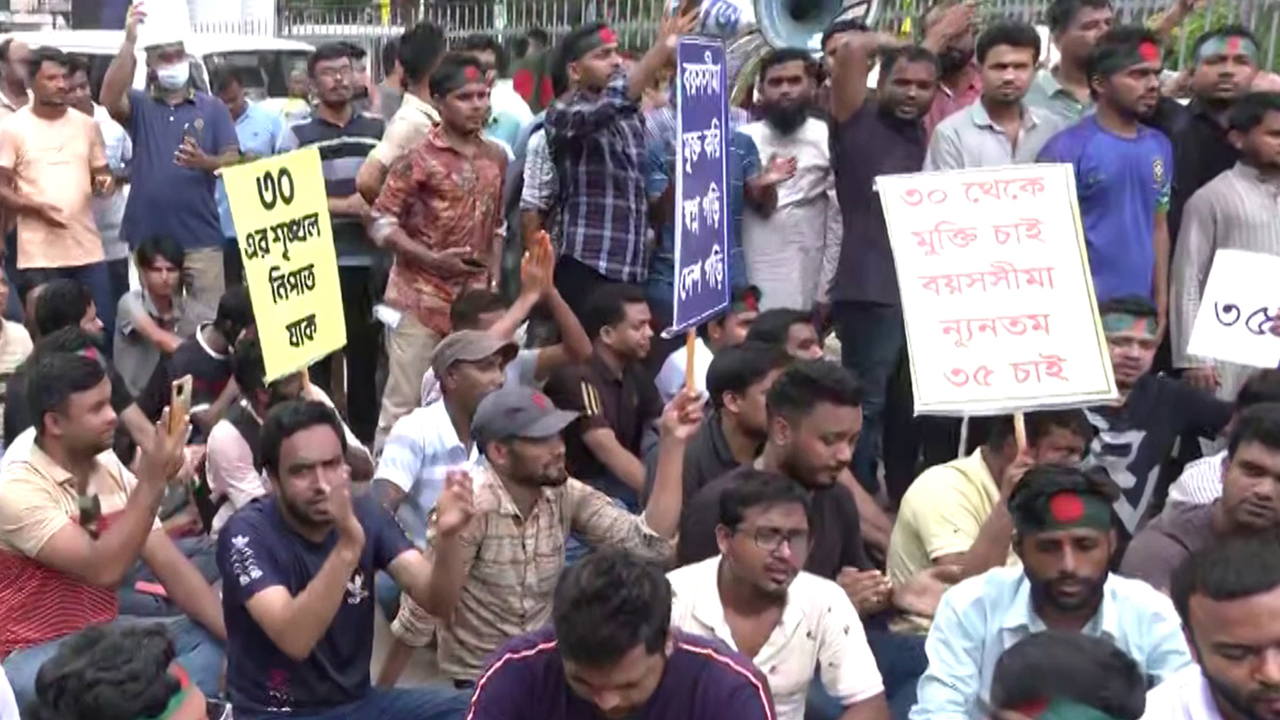 সরকারি চাকরিতে আবেদনের বয়সসীমা ৩২ বছর