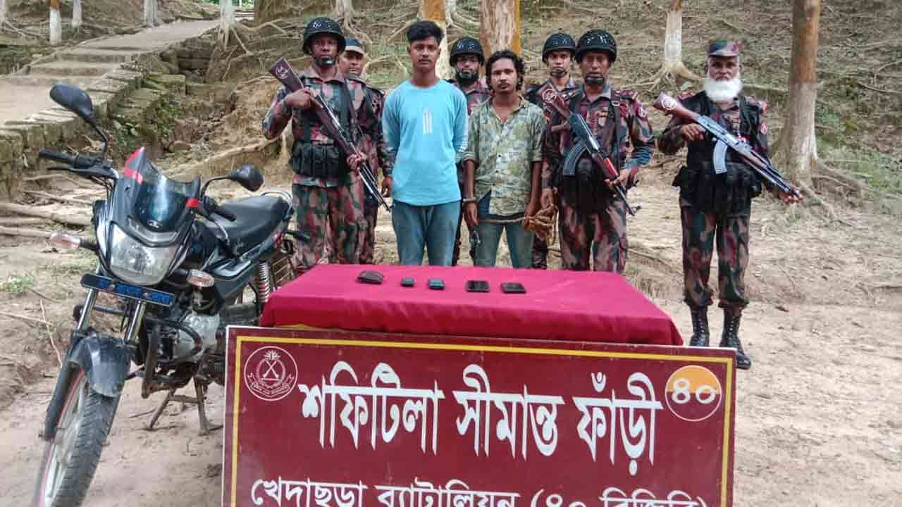 মাটিরাঙ্গায় সীমান্ত থেকে ভারতীয় নাগরিকসহ আটক ২