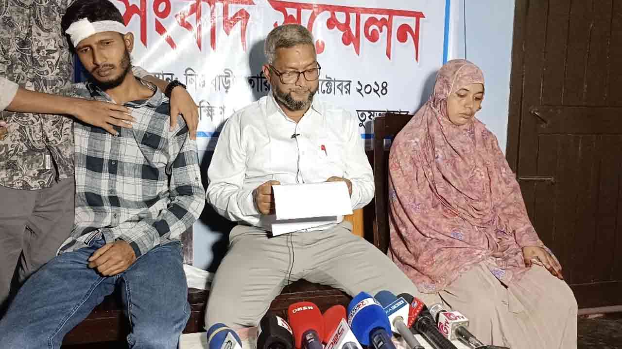 শিক্ষার্থীদের ব্যাবহার করে দোষী সাব্যস্ত করার চেষ্টা, কাঁদলেন শিক্ষক!