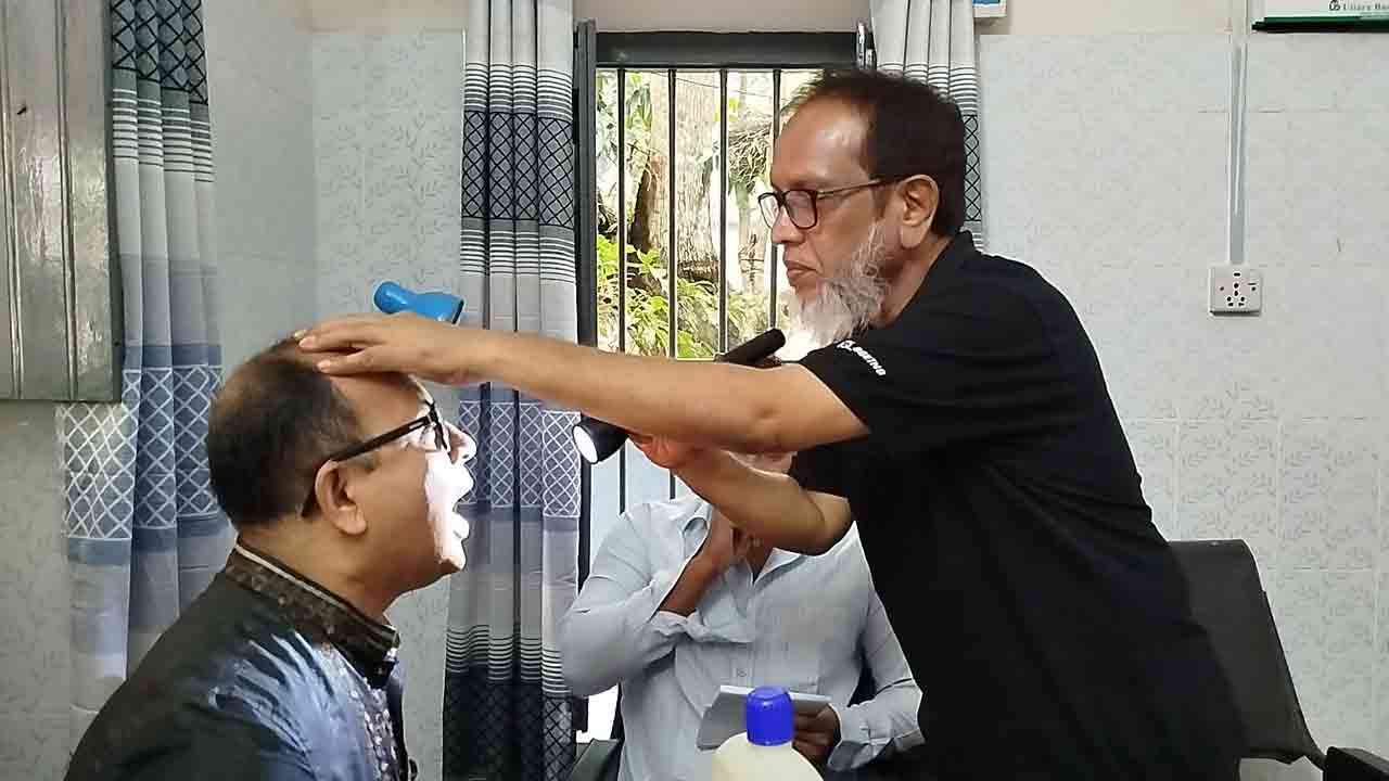 নড়াইলে বিনামূল্যে ১৫০ জনকে চিকিৎসাসেবা ও ওষুধ প্রদান