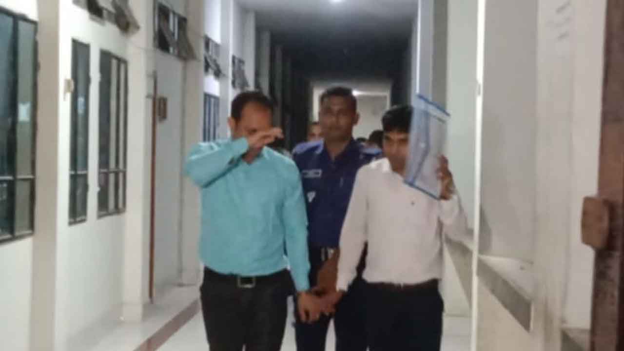 ডিসি অফিসে চাকরির ভাইভা দিতে এসে ২২ জন আটক