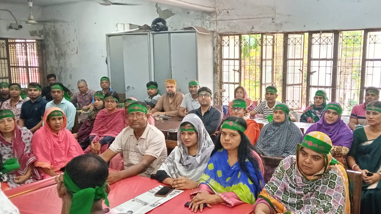 ফরিদপুরে নকল নবিশ অ্যাসোসিয়েশনের কর্মবিরতি