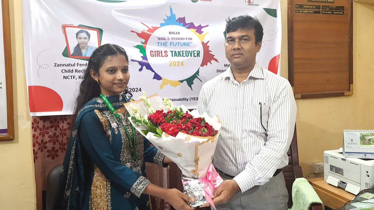 কুড়িগ্রামে একঘণ্টার প্রতীকি তথ্য অফিসার জ্যোতি