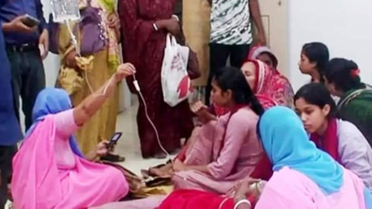 গাইবান্ধায় এইচপিভি টিকা নিয়ে ১৬ ছাত্রী অসুস্থ