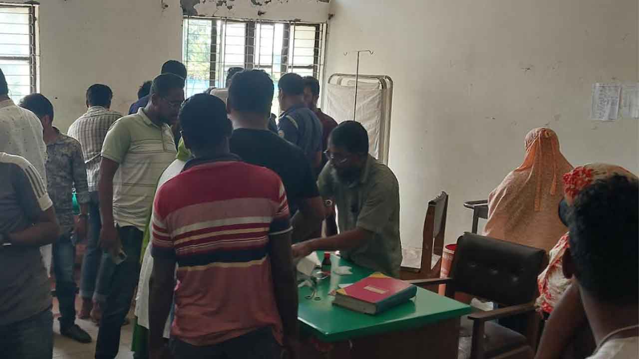 চিকিৎসাধীন অবস্থায় আহতরা