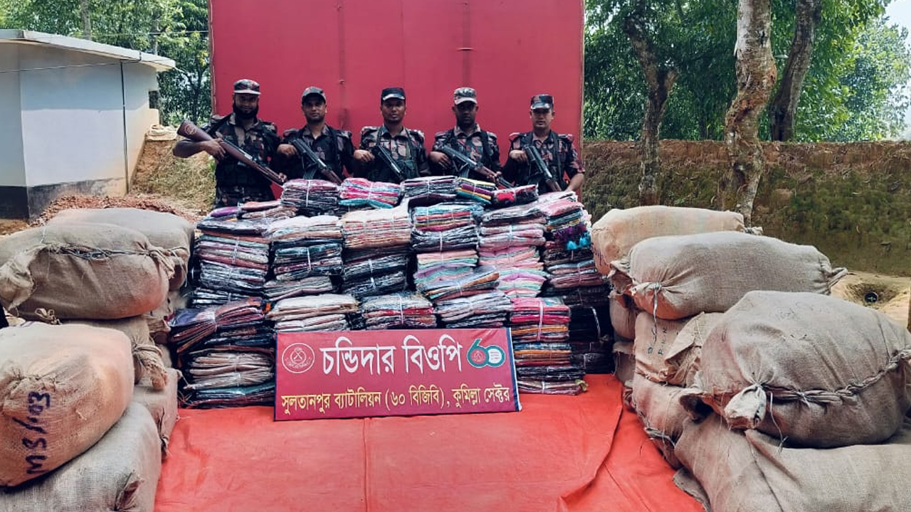 পৌনে দুই কোটি টাকার ভারতীয় শাড়ি-থ্রি পিস উদ্ধার