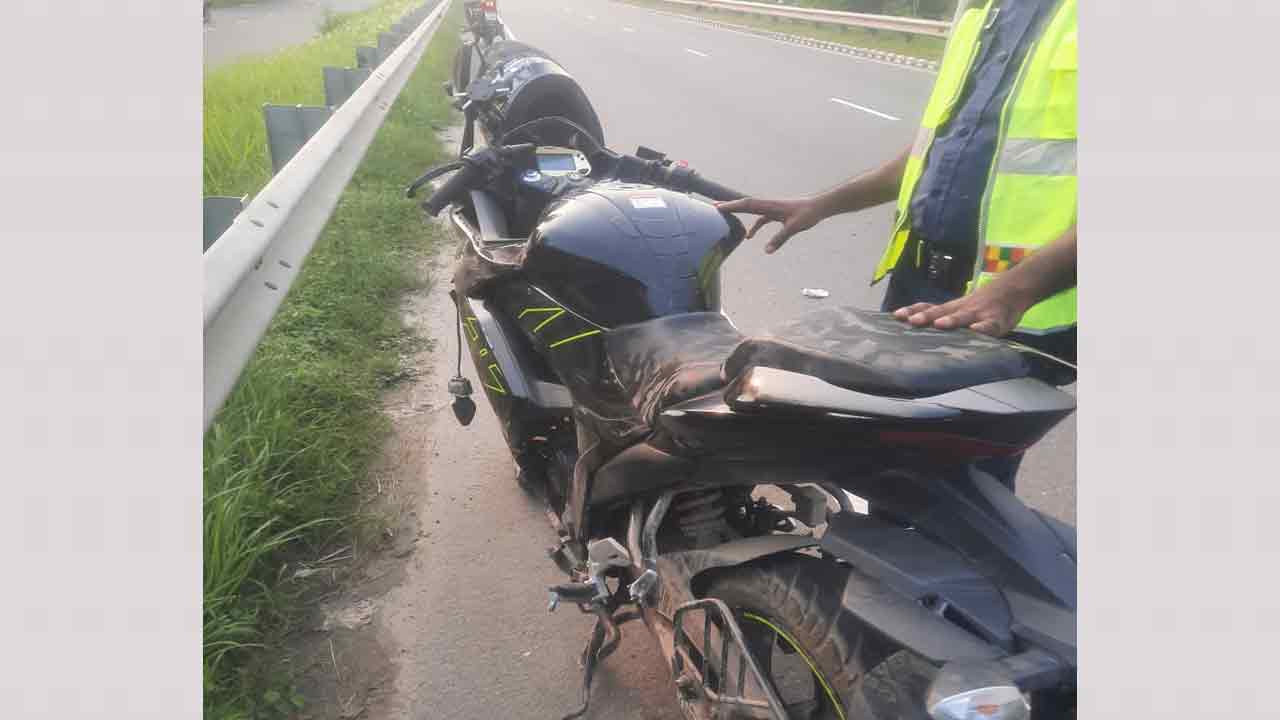 বাড়িতে যাওয়ার পথে প্রাণ গেল স্ত্রীর, আহত স্বামী