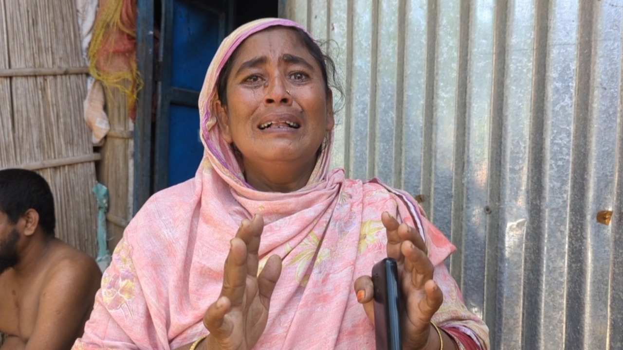 মাথা গোঁজার ঠাঁইয়ে কথিত বিএনপি নেতার হানা, অঝোরে কাঁদলেন বিধবা